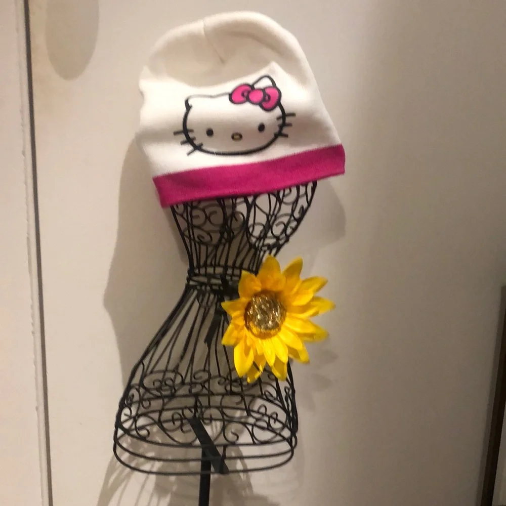 Hello Kitty beanie Tag says one size fits most. - Picture 5 of 5